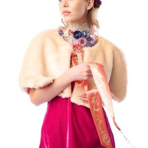 NWT Aratta Silent Journey Cream Faux Fur Wrap Grace Kelly Reversible Shawl